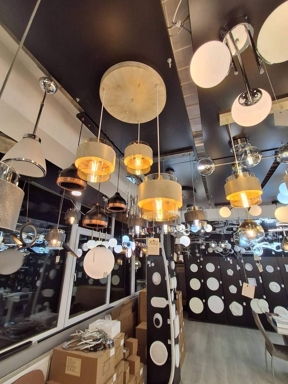 Corpuri de iluminat moderne pentru living si dining