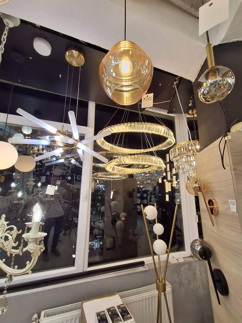 Suspensii si lustre premium pentru amenajari interioare